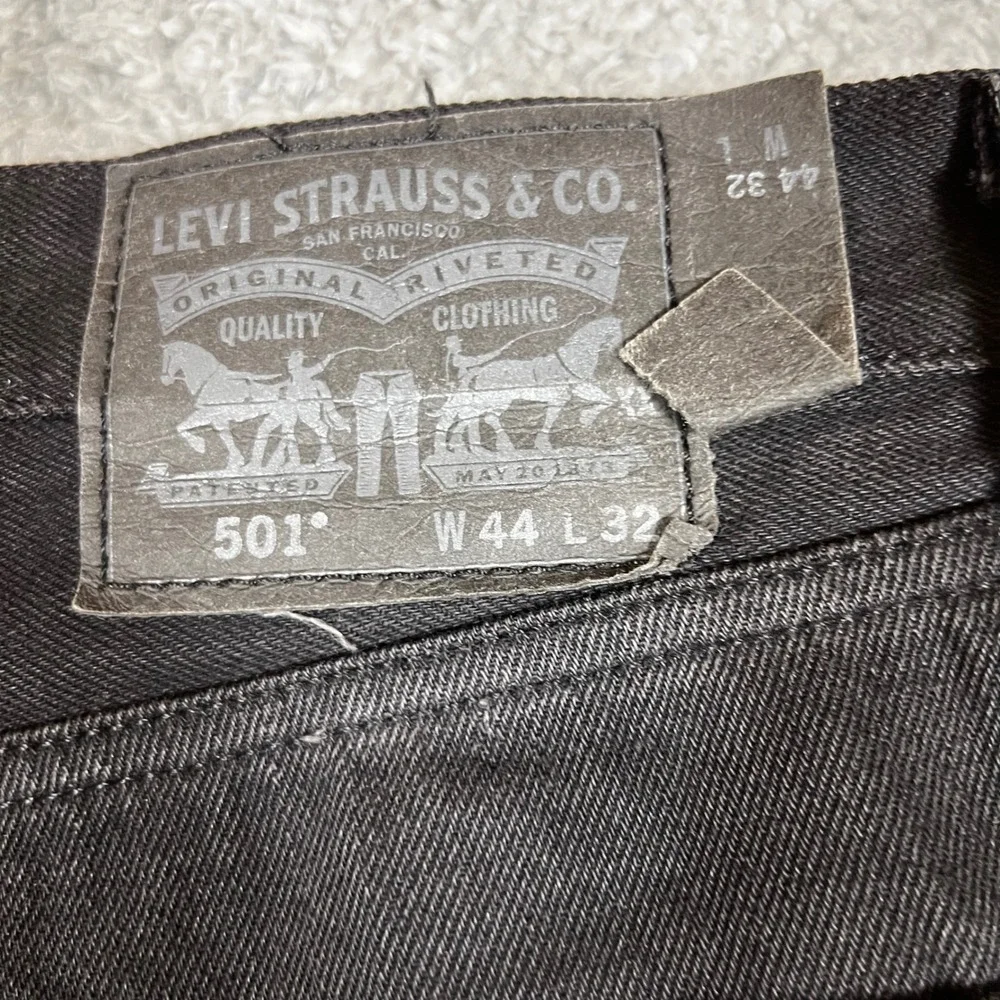Levis 501 Jeans Mens 44x32 Black Button Fly Straight Leg Casual Formal Business‎